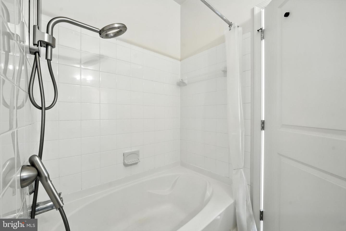 2665 PROSPERITY AVE #211, FAIRFAX, Virginia 22031, 2 Bedrooms Bedrooms, ,2 BathroomsBathrooms,Residential,For sale,2665 PROSPERITY AVE #211,VAFX2256896 MLS # VAFX2256896