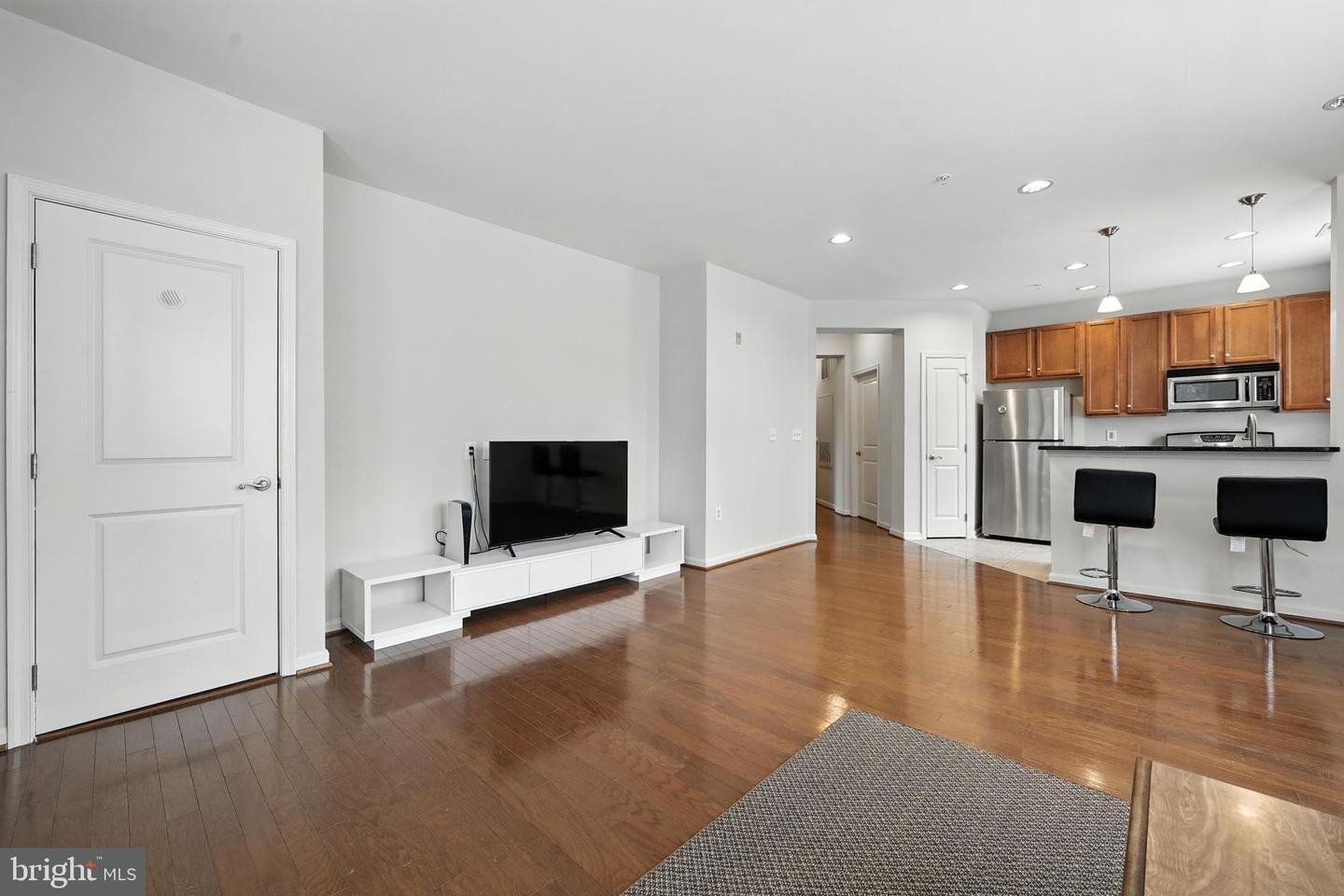 2665 PROSPERITY AVE #211, FAIRFAX, Virginia 22031, 2 Bedrooms Bedrooms, ,2 BathroomsBathrooms,Residential,For sale,2665 PROSPERITY AVE #211,VAFX2256896 MLS # VAFX2256896