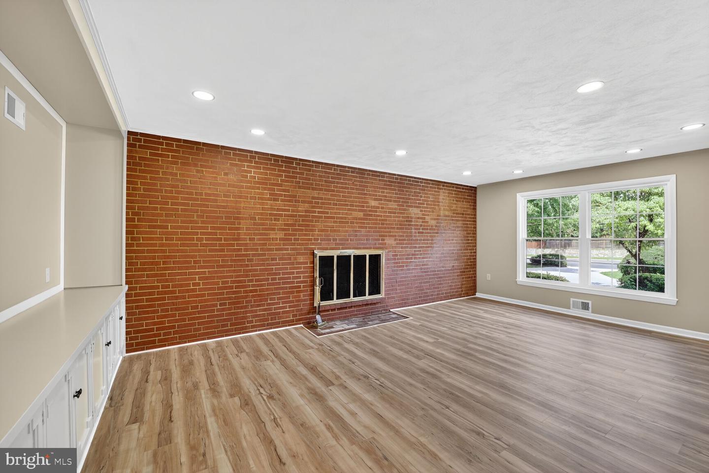 520 N QUAKER LN, ALEXANDRIA, Virginia 22304, 4 Bedrooms Bedrooms, ,2 BathroomsBathrooms,Residential,For sale,520 N QUAKER LN,VAAX2047730 MLS # VAAX2047730