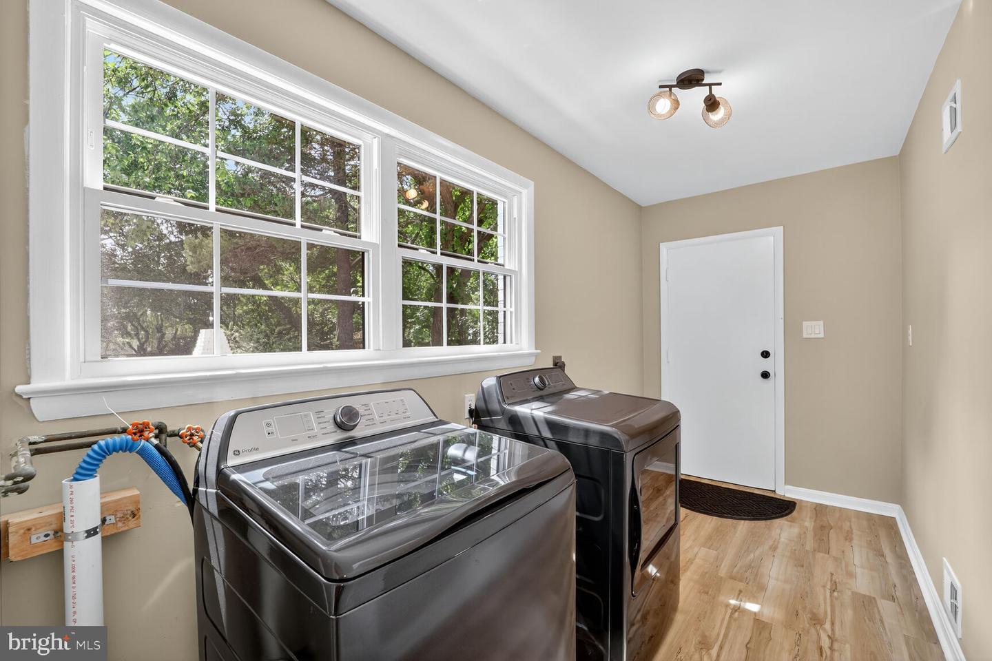 520 N QUAKER LN, ALEXANDRIA, Virginia 22304, 4 Bedrooms Bedrooms, ,2 BathroomsBathrooms,Residential,For sale,520 N QUAKER LN,VAAX2047730 MLS # VAAX2047730