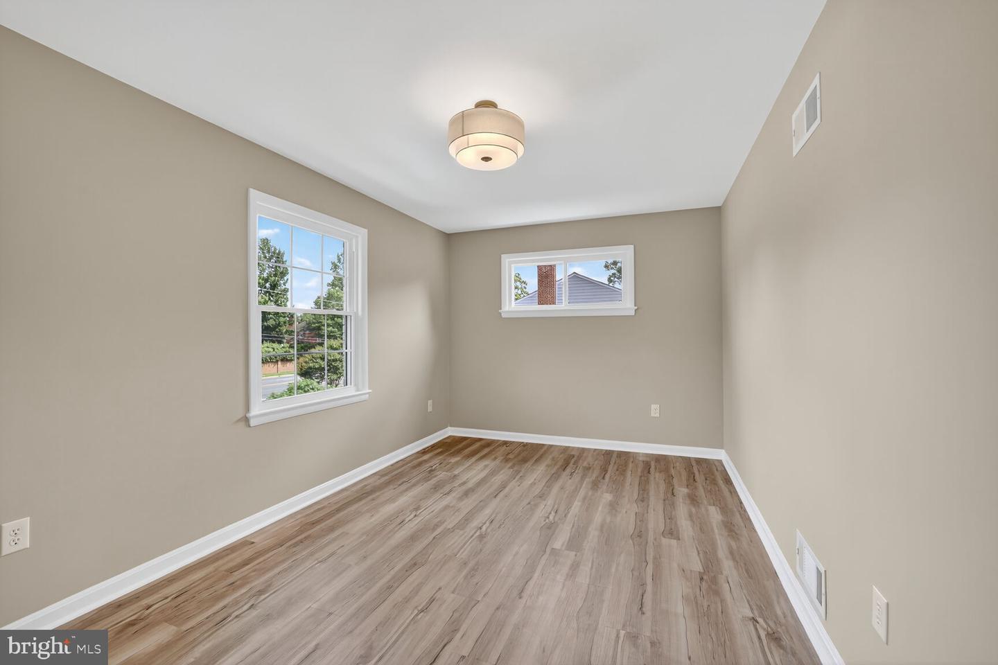 520 N QUAKER LN, ALEXANDRIA, Virginia 22304, 4 Bedrooms Bedrooms, ,2 BathroomsBathrooms,Residential,For sale,520 N QUAKER LN,VAAX2047730 MLS # VAAX2047730