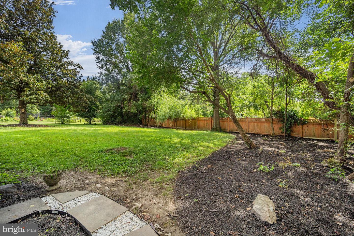 520 N QUAKER LN, ALEXANDRIA, Virginia 22304, 4 Bedrooms Bedrooms, ,2 BathroomsBathrooms,Residential,For sale,520 N QUAKER LN,VAAX2047730 MLS # VAAX2047730