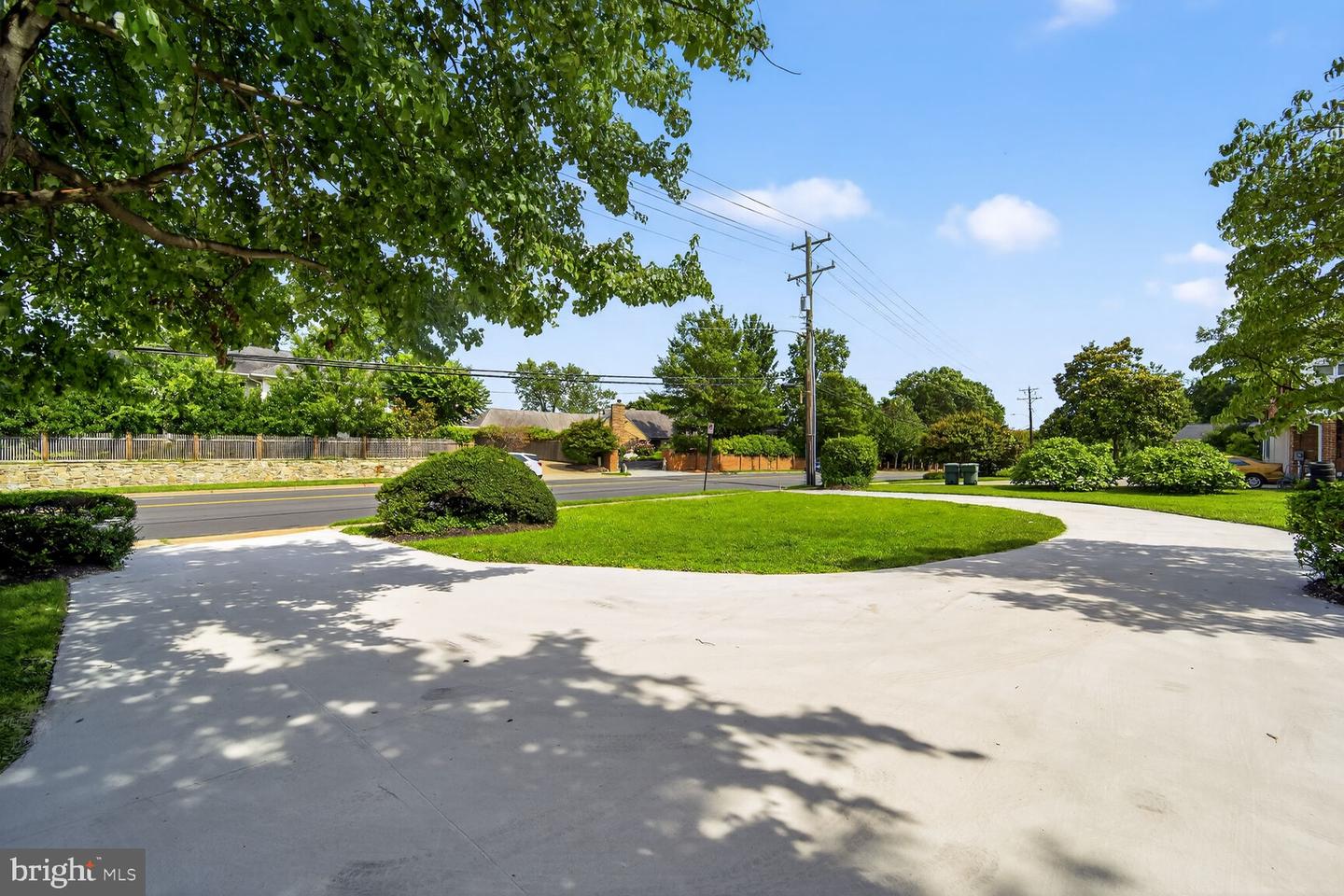 520 N QUAKER LN, ALEXANDRIA, Virginia 22304, 4 Bedrooms Bedrooms, ,2 BathroomsBathrooms,Residential,For sale,520 N QUAKER LN,VAAX2047730 MLS # VAAX2047730