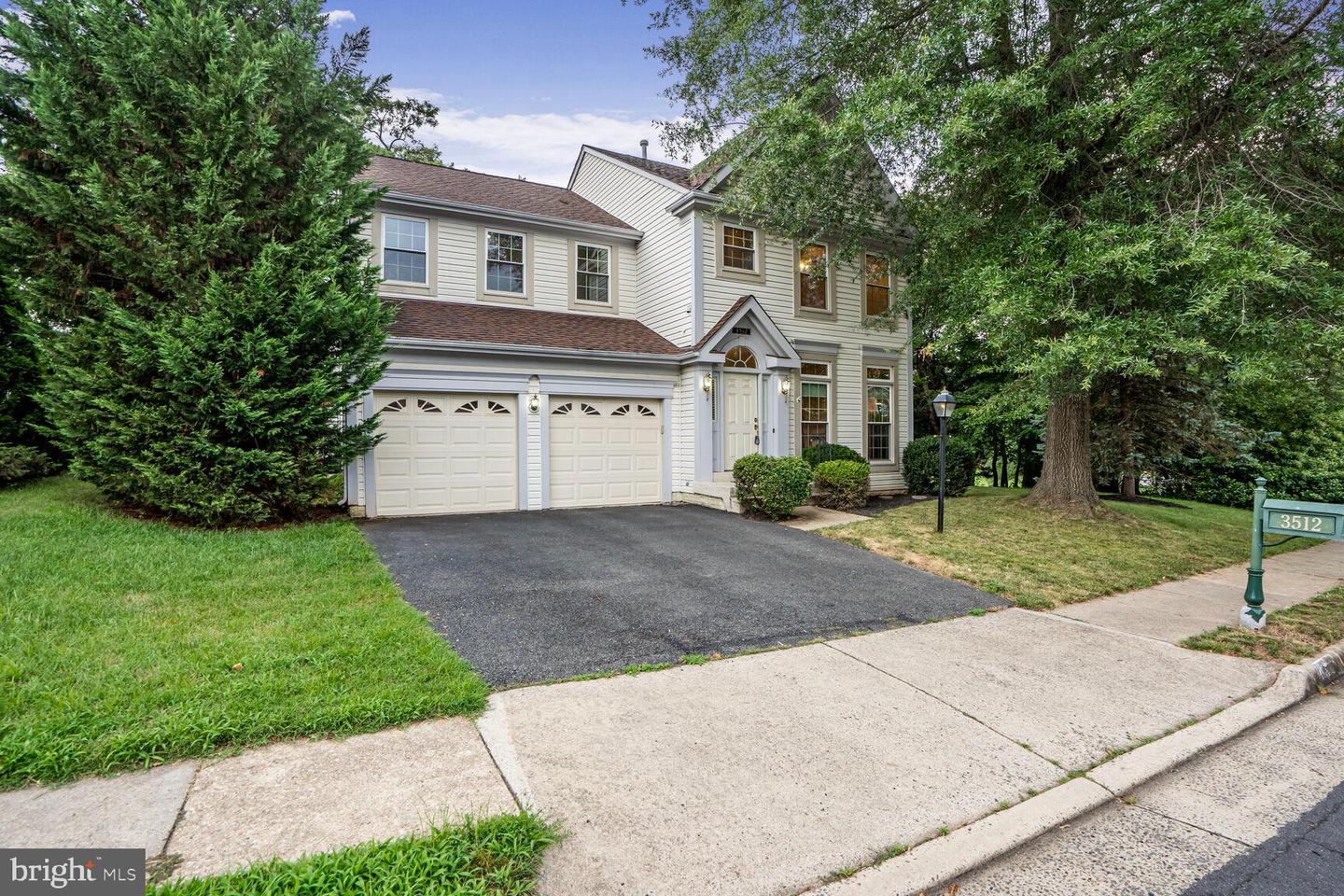 3512 ARMFIELD FARM DR, CHANTILLY, Virginia 20151, 5 Bedrooms Bedrooms, ,3 BathroomsBathrooms,Residential,For sale,3512 ARMFIELD FARM DR,VAFX2257122 MLS # VAFX2257122