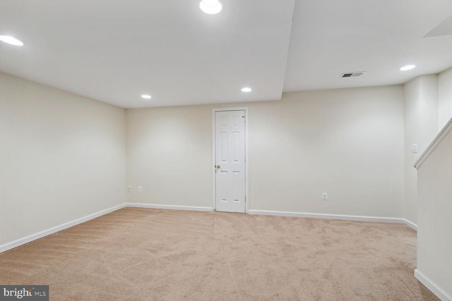 3512 ARMFIELD FARM DR, CHANTILLY, Virginia 20151, 5 Bedrooms Bedrooms, ,3 BathroomsBathrooms,Residential,For sale,3512 ARMFIELD FARM DR,VAFX2257122 MLS # VAFX2257122