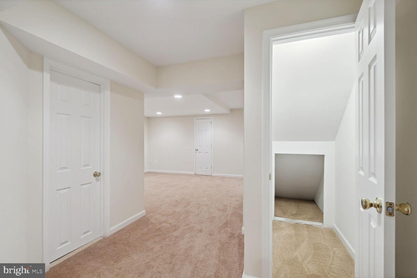 3512 ARMFIELD FARM DR, CHANTILLY, Virginia 20151, 5 Bedrooms Bedrooms, ,3 BathroomsBathrooms,Residential,For sale,3512 ARMFIELD FARM DR,VAFX2257122 MLS # VAFX2257122