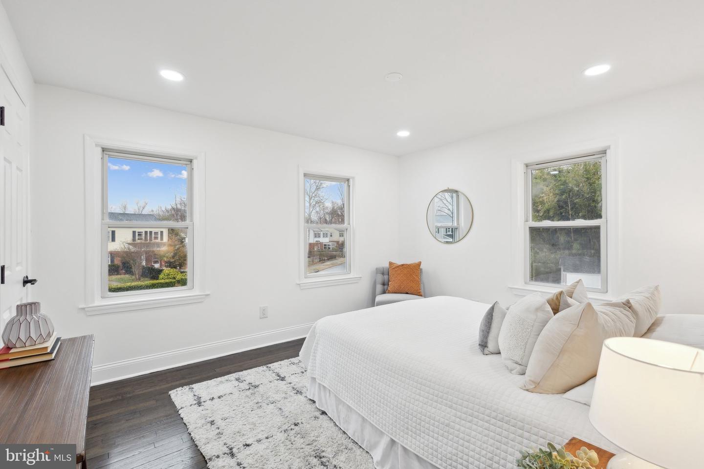 2215 FARRINGTON AVE, ALEXANDRIA, Virginia 22303, 3 Bedrooms Bedrooms, ,2 BathroomsBathrooms,Residential,For sale,2215 FARRINGTON AVE,VAFX2257132 MLS # VAFX2257132