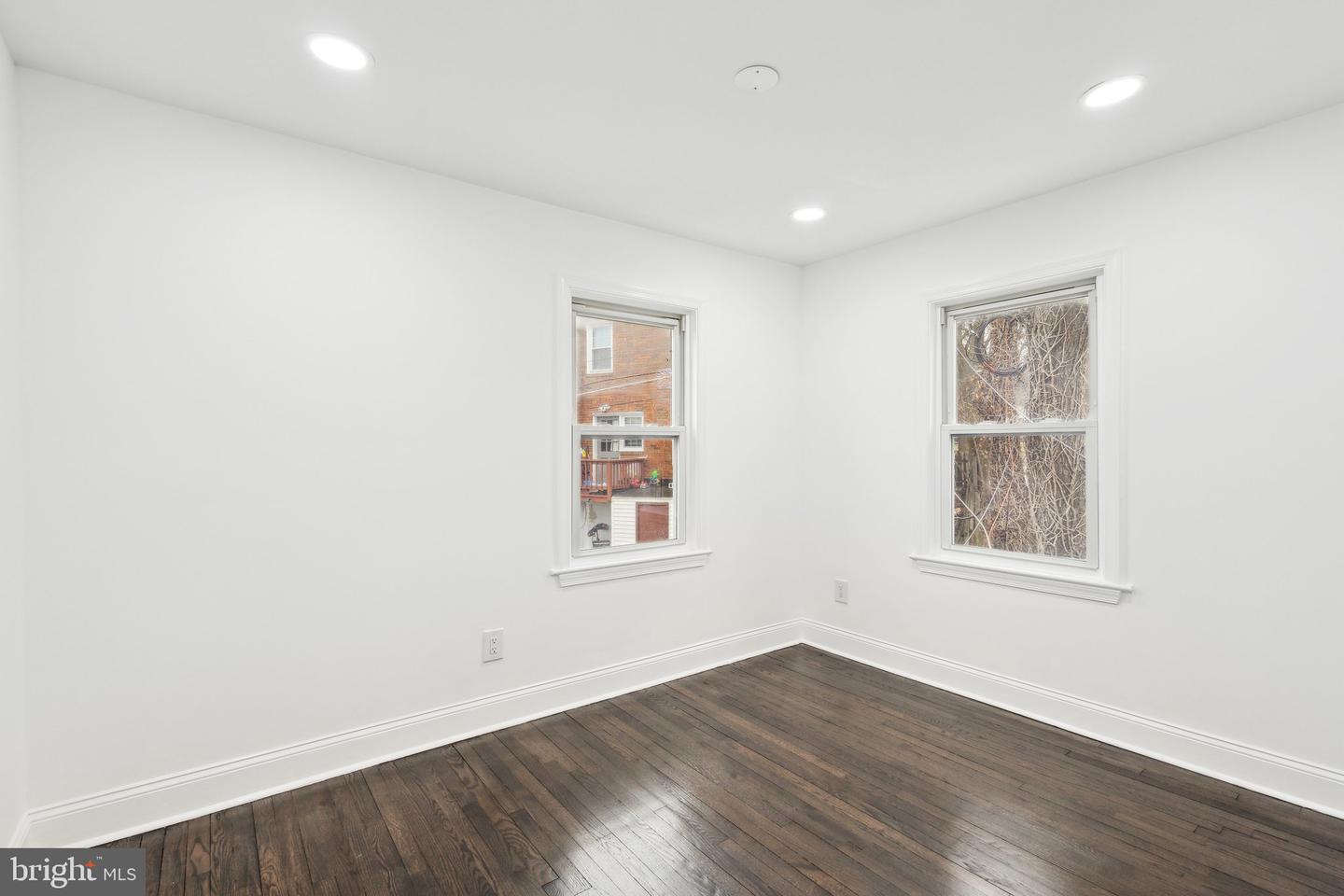 2215 FARRINGTON AVE, ALEXANDRIA, Virginia 22303, 3 Bedrooms Bedrooms, ,2 BathroomsBathrooms,Residential,For sale,2215 FARRINGTON AVE,VAFX2257132 MLS # VAFX2257132