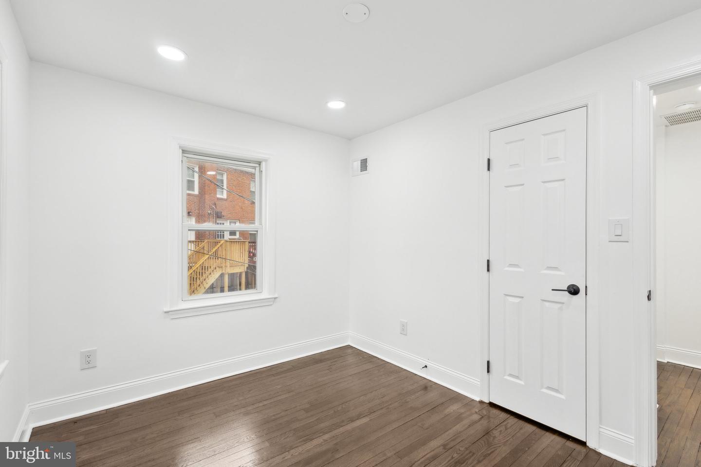 2215 FARRINGTON AVE, ALEXANDRIA, Virginia 22303, 3 Bedrooms Bedrooms, ,2 BathroomsBathrooms,Residential,For sale,2215 FARRINGTON AVE,VAFX2257132 MLS # VAFX2257132