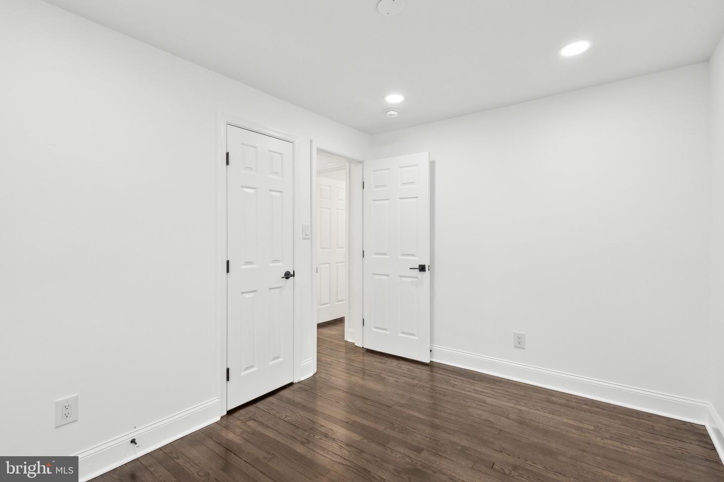2215 FARRINGTON AVE, ALEXANDRIA, Virginia 22303, 3 Bedrooms Bedrooms, ,2 BathroomsBathrooms,Residential,For sale,2215 FARRINGTON AVE,VAFX2257132 MLS # VAFX2257132