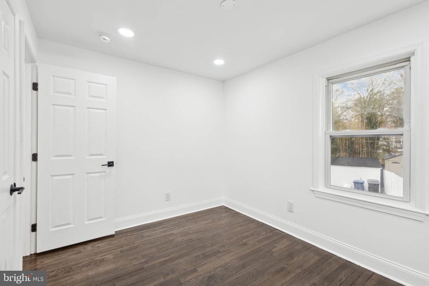 2215 FARRINGTON AVE, ALEXANDRIA, Virginia 22303, 3 Bedrooms Bedrooms, ,2 BathroomsBathrooms,Residential,For sale,2215 FARRINGTON AVE,VAFX2257132 MLS # VAFX2257132
