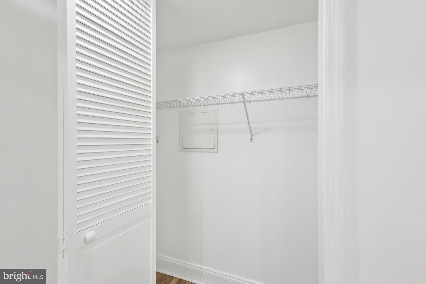 2215 FARRINGTON AVE, ALEXANDRIA, Virginia 22303, 3 Bedrooms Bedrooms, ,2 BathroomsBathrooms,Residential,For sale,2215 FARRINGTON AVE,VAFX2257132 MLS # VAFX2257132