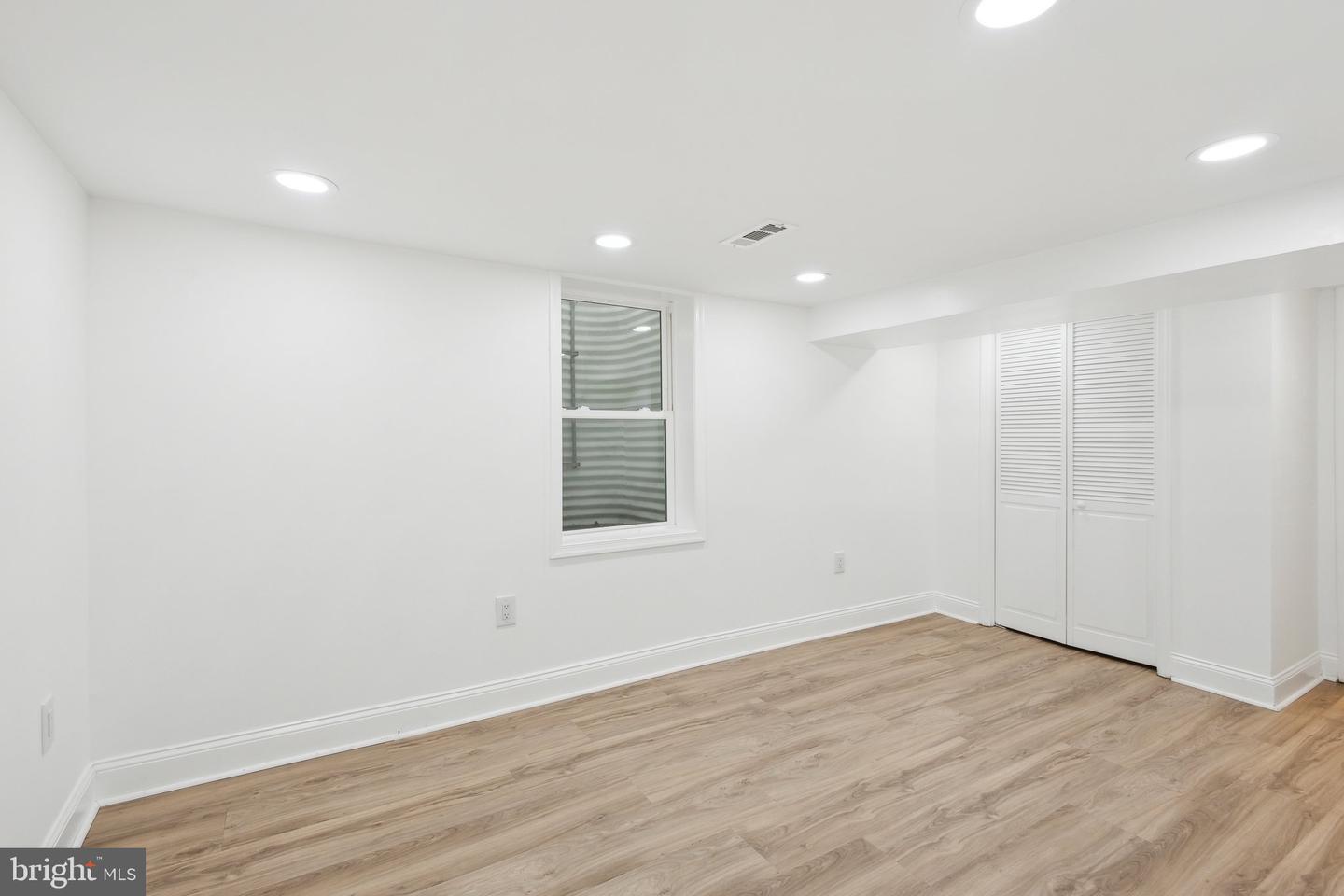 2215 FARRINGTON AVE, ALEXANDRIA, Virginia 22303, 3 Bedrooms Bedrooms, ,2 BathroomsBathrooms,Residential,For sale,2215 FARRINGTON AVE,VAFX2257132 MLS # VAFX2257132