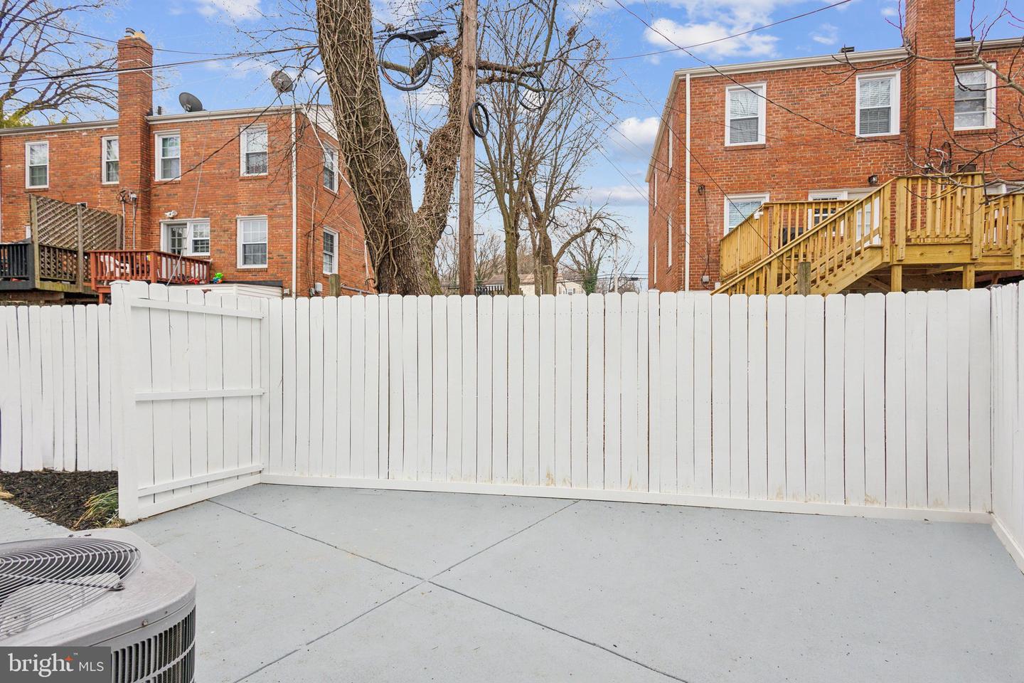 2215 FARRINGTON AVE, ALEXANDRIA, Virginia 22303, 3 Bedrooms Bedrooms, ,2 BathroomsBathrooms,Residential,For sale,2215 FARRINGTON AVE,VAFX2257132 MLS # VAFX2257132