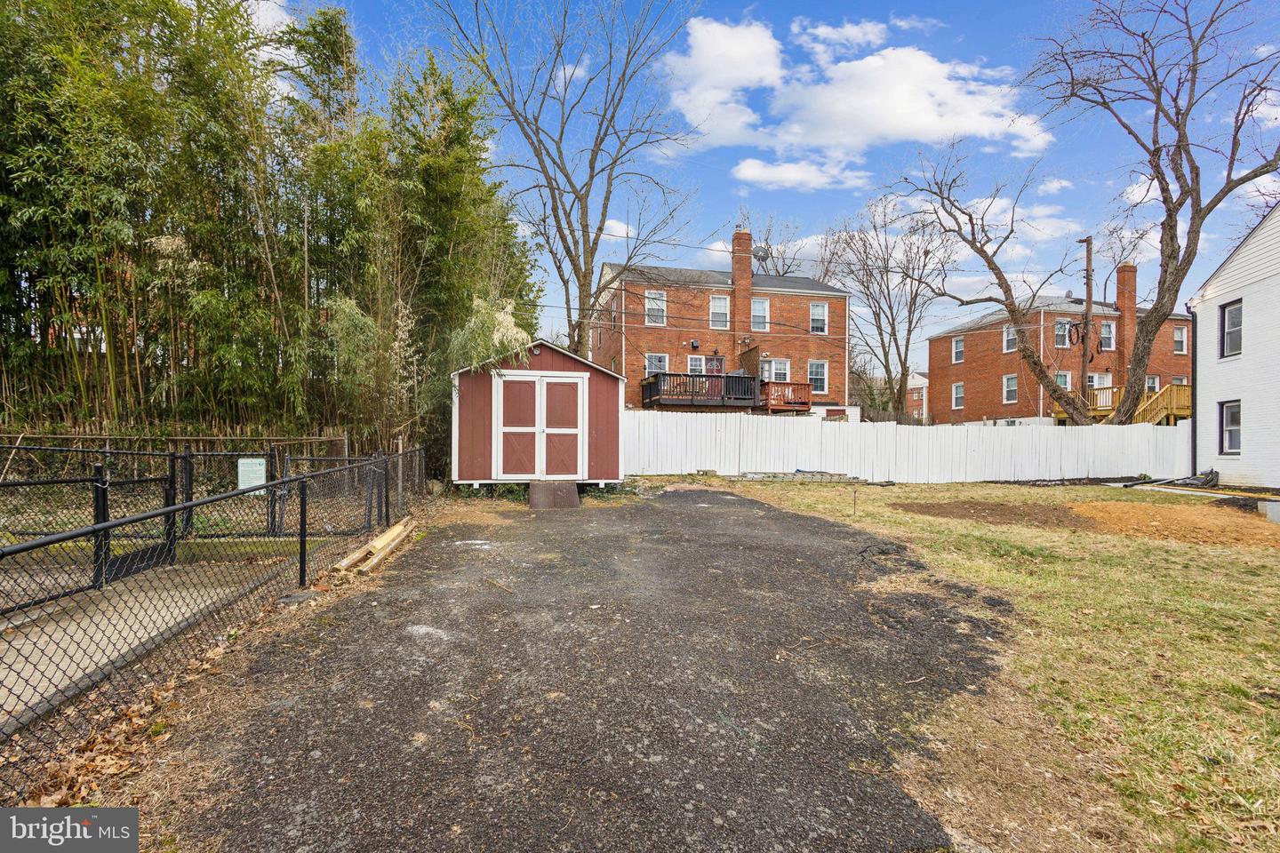 2215 FARRINGTON AVE, ALEXANDRIA, Virginia 22303, 3 Bedrooms Bedrooms, ,2 BathroomsBathrooms,Residential,For sale,2215 FARRINGTON AVE,VAFX2257132 MLS # VAFX2257132