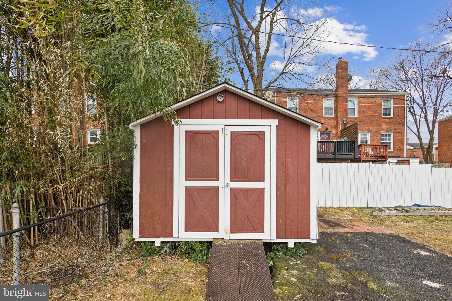 2215 FARRINGTON AVE, ALEXANDRIA, Virginia 22303, 3 Bedrooms Bedrooms, ,2 BathroomsBathrooms,Residential,For sale,2215 FARRINGTON AVE,VAFX2257132 MLS # VAFX2257132