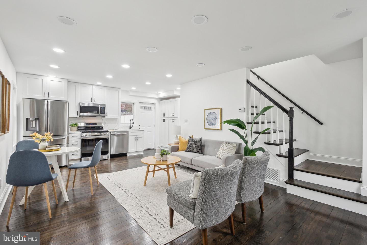 2215 FARRINGTON AVE, ALEXANDRIA, Virginia 22303, 3 Bedrooms Bedrooms, ,2 BathroomsBathrooms,Residential,For sale,2215 FARRINGTON AVE,VAFX2257132 MLS # VAFX2257132