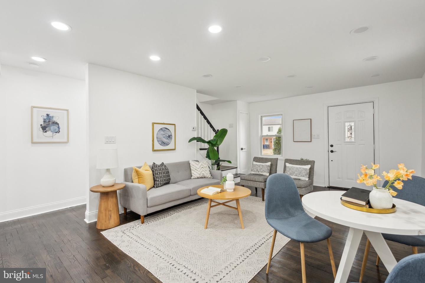 2215 FARRINGTON AVE, ALEXANDRIA, Virginia 22303, 3 Bedrooms Bedrooms, ,2 BathroomsBathrooms,Residential,For sale,2215 FARRINGTON AVE,VAFX2257132 MLS # VAFX2257132