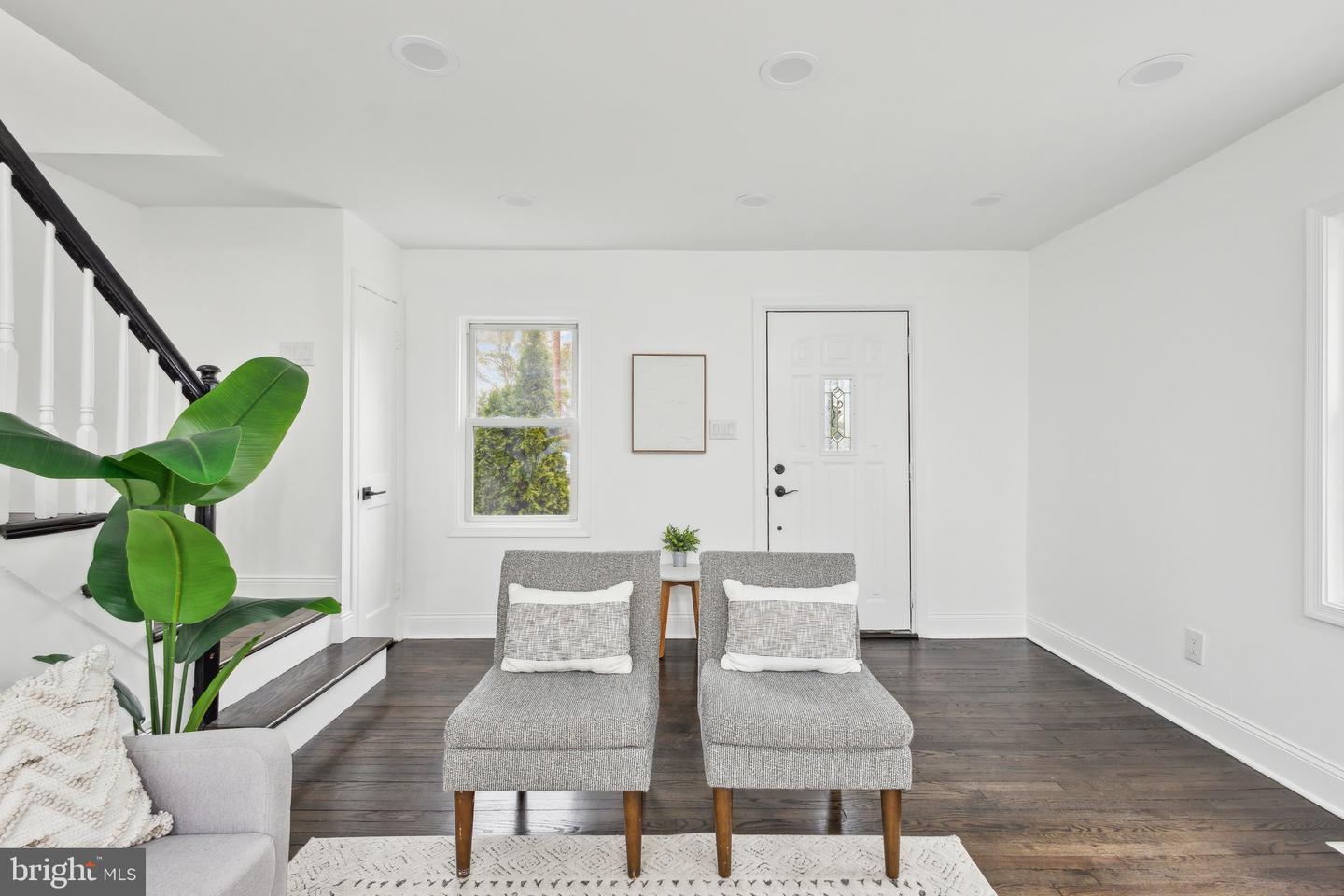 2215 FARRINGTON AVE, ALEXANDRIA, Virginia 22303, 3 Bedrooms Bedrooms, ,2 BathroomsBathrooms,Residential,For sale,2215 FARRINGTON AVE,VAFX2257132 MLS # VAFX2257132