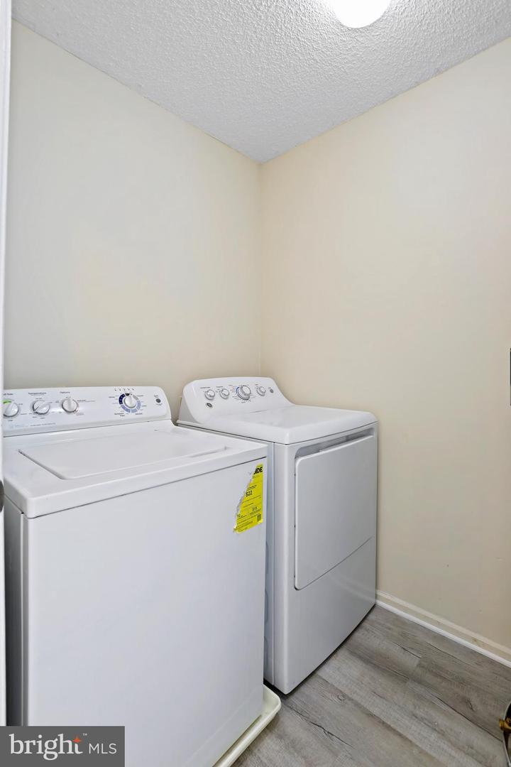 1117 HUNTMASTER TER NE #302, LEESBURG, Virginia 20176, 2 Bedrooms Bedrooms, ,2 BathroomsBathrooms,Residential,For sale,1117 HUNTMASTER TER NE #302,VALO2095962 MLS # VALO2095962