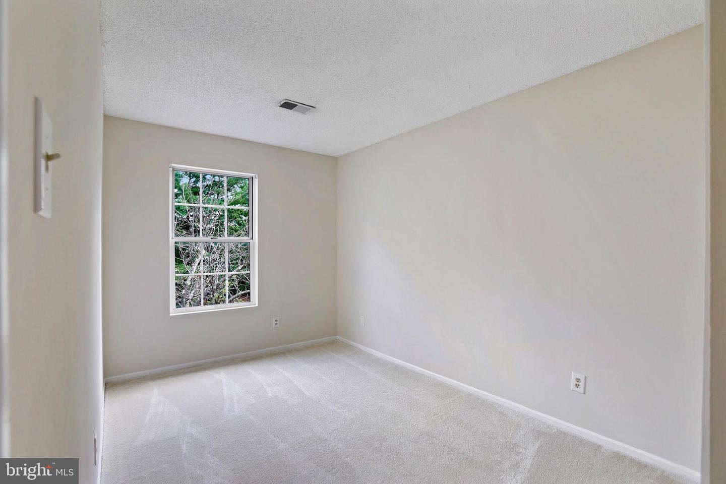 1117 HUNTMASTER TER NE #302, LEESBURG, Virginia 20176, 2 Bedrooms Bedrooms, ,2 BathroomsBathrooms,Residential,For sale,1117 HUNTMASTER TER NE #302,VALO2095962 MLS # VALO2095962