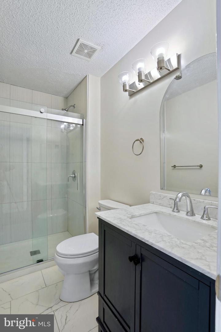 1117 HUNTMASTER TER NE #302, LEESBURG, Virginia 20176, 2 Bedrooms Bedrooms, ,2 BathroomsBathrooms,Residential,For sale,1117 HUNTMASTER TER NE #302,VALO2095962 MLS # VALO2095962