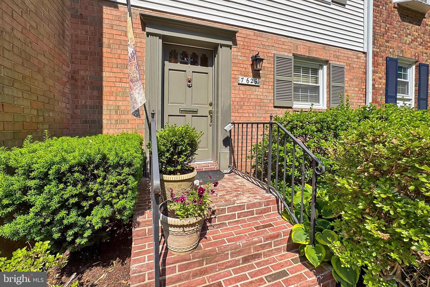 7629 TIVERTON DR, SPRINGFIELD, Virginia 22152, 2 Bedrooms Bedrooms, ,2 BathroomsBathrooms,Residential,For sale,7629 TIVERTON DR,VAFX2243018 MLS # VAFX2243018