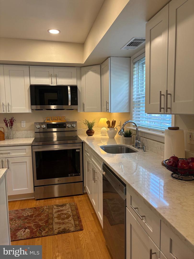7629 TIVERTON DR, SPRINGFIELD, Virginia 22152, 2 Bedrooms Bedrooms, ,2 BathroomsBathrooms,Residential,For sale,7629 TIVERTON DR,VAFX2243018 MLS # VAFX2243018