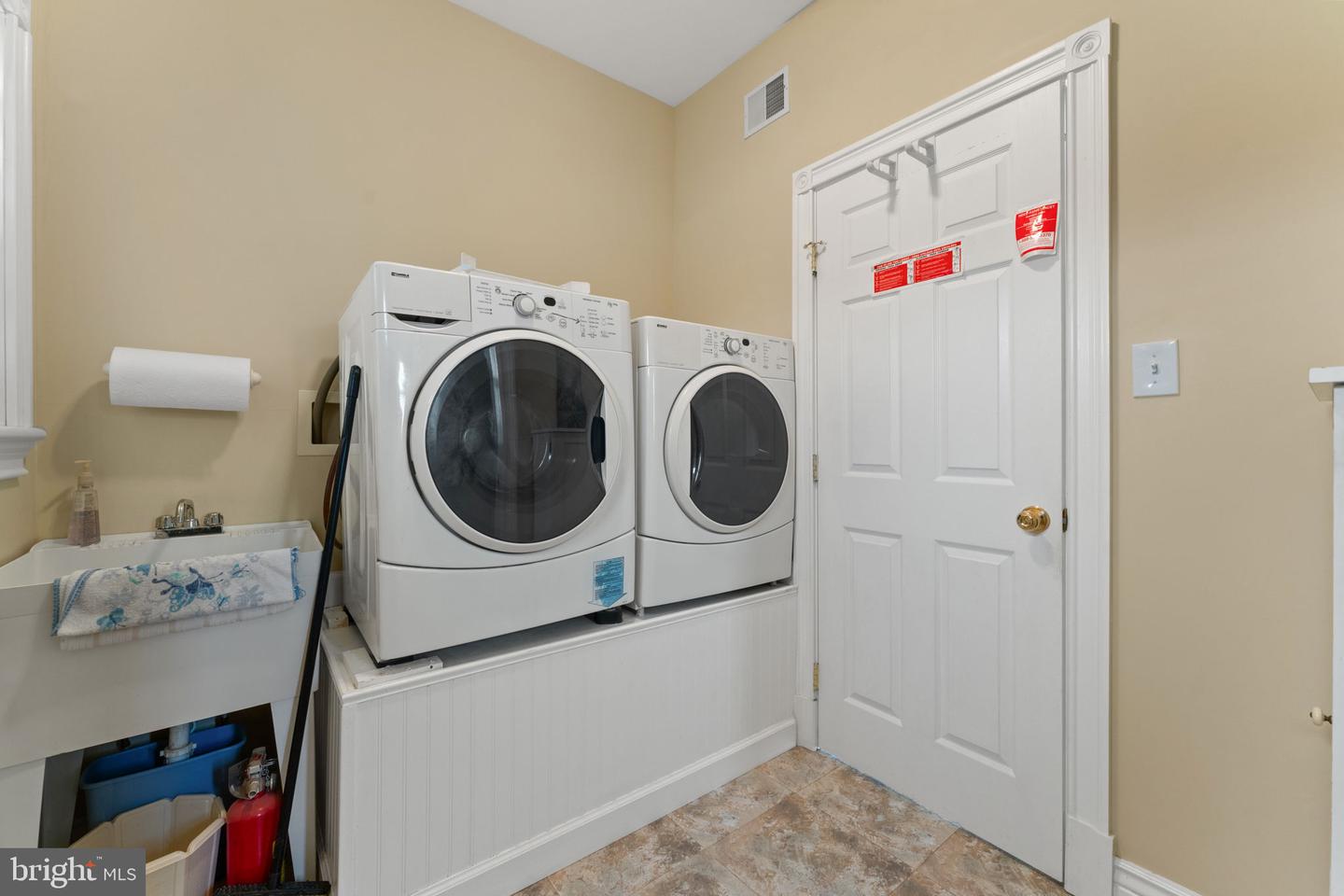 11801 PARKGATE DR, NOKESVILLE, Virginia 20181, 4 Bedrooms Bedrooms, ,4 BathroomsBathrooms,Residential,For sale,11801 PARKGATE DR,VAPW2097346 MLS # VAPW2097346