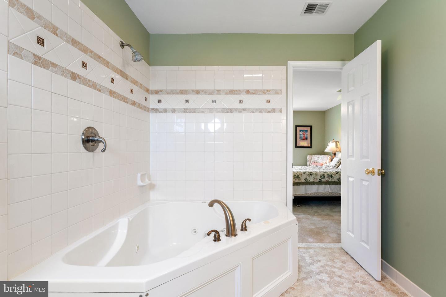 11801 PARKGATE DR, NOKESVILLE, Virginia 20181, 4 Bedrooms Bedrooms, ,4 BathroomsBathrooms,Residential,For sale,11801 PARKGATE DR,VAPW2097346 MLS # VAPW2097346