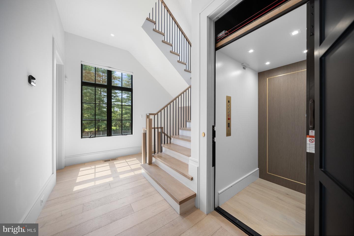 1004 DOGUE HILL LN, MCLEAN, Virginia 22101, 6 Bedrooms Bedrooms, ,6 BathroomsBathrooms,Residential,For sale,1004 DOGUE HILL LN,VAFX2253226 MLS # VAFX2253226
