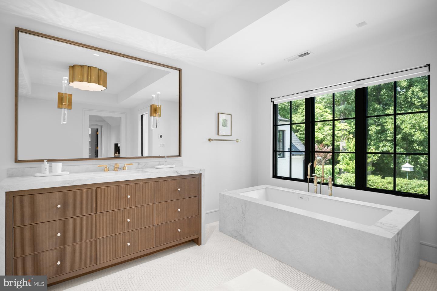 1004 DOGUE HILL LN, MCLEAN, Virginia 22101, 6 Bedrooms Bedrooms, ,6 BathroomsBathrooms,Residential,For sale,1004 DOGUE HILL LN,VAFX2253226 MLS # VAFX2253226