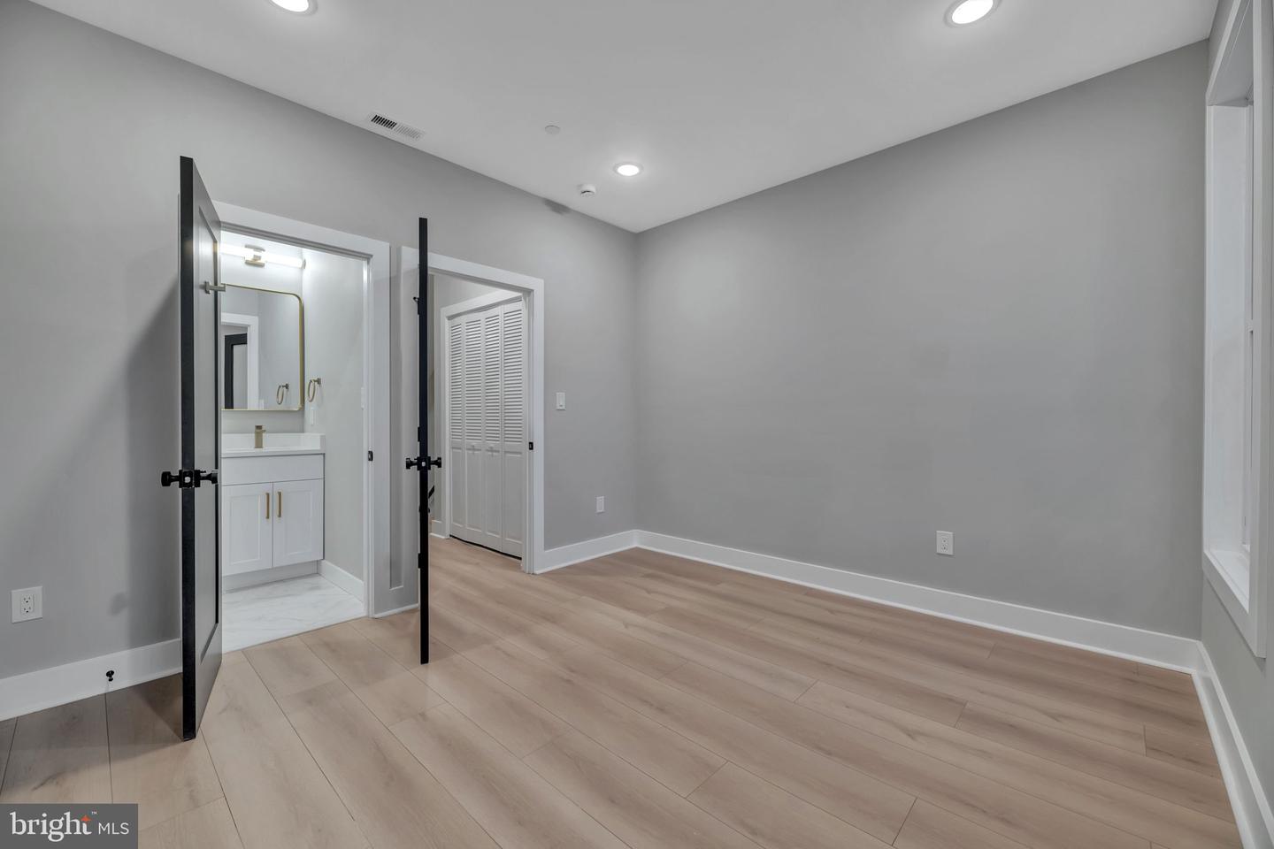 2333 FAIRLAWN AVE SE #1, WASHINGTON, District Of Columbia 20020, 4 Bedrooms Bedrooms, ,4 BathroomsBathrooms,Residential,For sale,2333 FAIRLAWN AVE SE #1,DCDC2209998 MLS # DCDC2209998