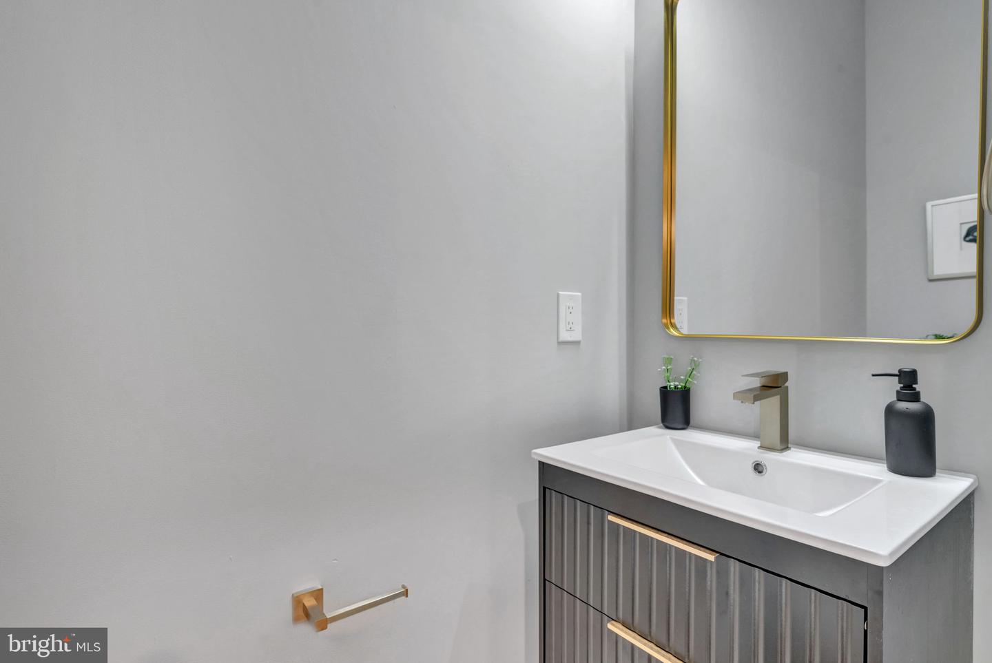 2333 FAIRLAWN AVE SE #1, WASHINGTON, District Of Columbia 20020, 4 Bedrooms Bedrooms, ,4 BathroomsBathrooms,Residential,For sale,2333 FAIRLAWN AVE SE #1,DCDC2209998 MLS # DCDC2209998