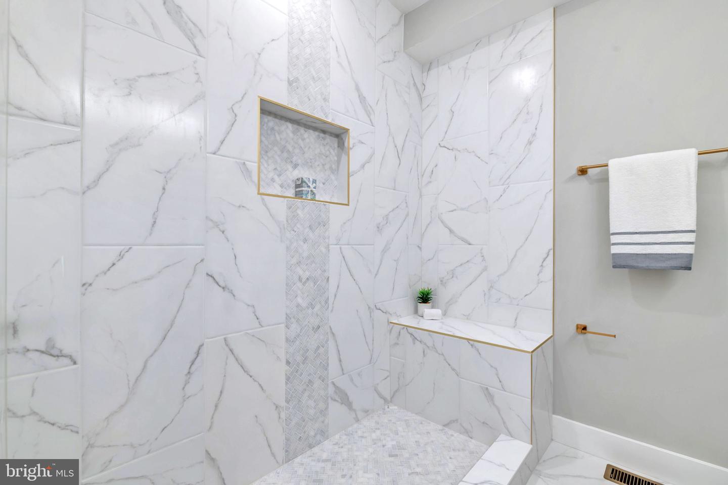 2333 FAIRLAWN AVE SE #1, WASHINGTON, District Of Columbia 20020, 4 Bedrooms Bedrooms, ,4 BathroomsBathrooms,Residential,For sale,2333 FAIRLAWN AVE SE #1,DCDC2209998 MLS # DCDC2209998