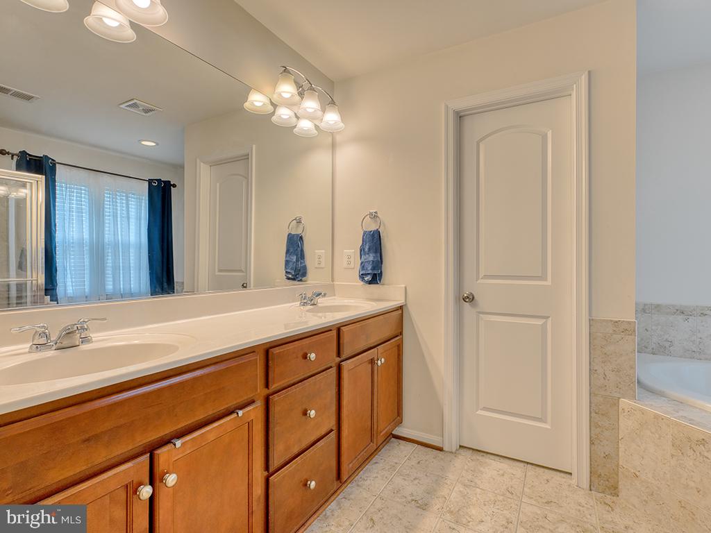 3314 BARNETTS CROSSING PL, TRIANGLE, Virginia 22172, 4 Bedrooms Bedrooms, ,3 BathroomsBathrooms,Residential,For sale,3314 BARNETTS CROSSING PL,VAPW2099576 MLS # VAPW2099576