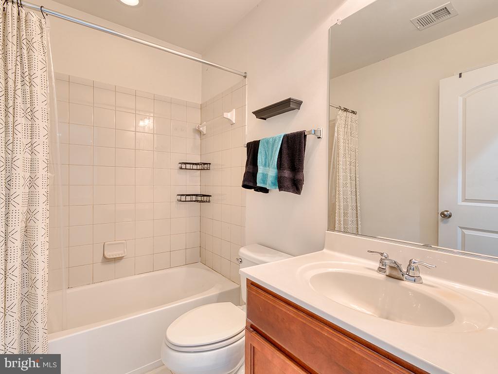 3314 BARNETTS CROSSING PL, TRIANGLE, Virginia 22172, 4 Bedrooms Bedrooms, ,3 BathroomsBathrooms,Residential,For sale,3314 BARNETTS CROSSING PL,VAPW2099576 MLS # VAPW2099576