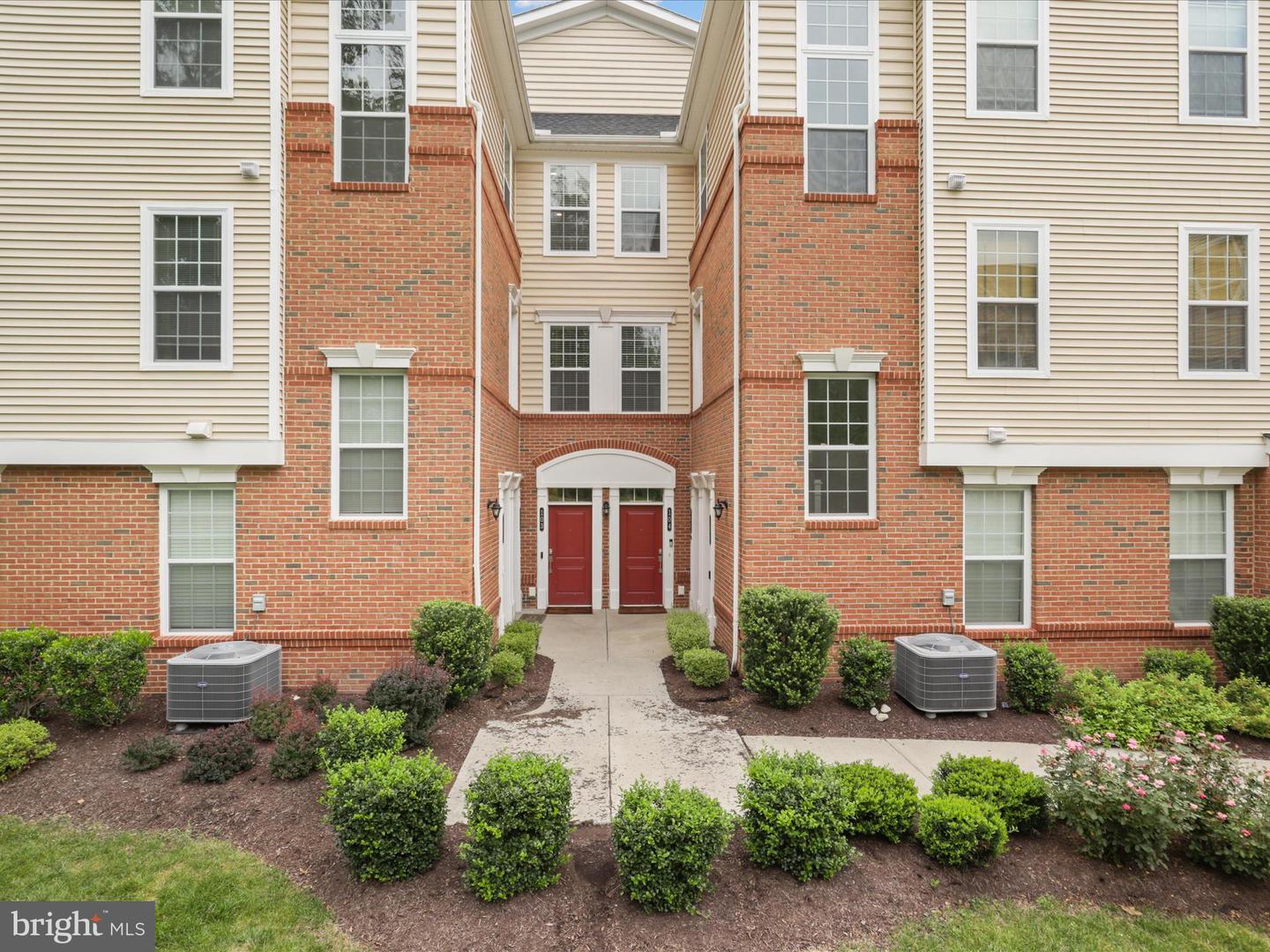 23245 MILLTOWN KNOLL SQ #103, ASHBURN, Virginia 20148, 2 Bedrooms Bedrooms, ,2 BathroomsBathrooms,Residential,For sale,23245 MILLTOWN KNOLL SQ #103,VALO2103026 MLS # VALO2103026