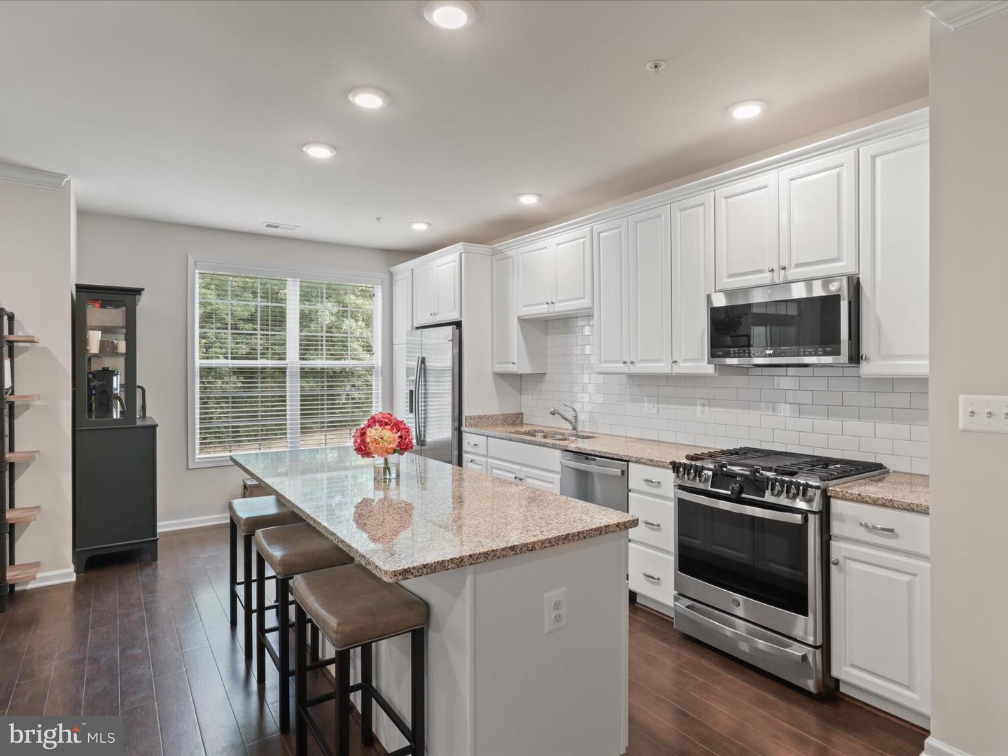 23245 MILLTOWN KNOLL SQ #103, ASHBURN, Virginia 20148, 2 Bedrooms Bedrooms, ,2 BathroomsBathrooms,Residential,For sale,23245 MILLTOWN KNOLL SQ #103,VALO2103026 MLS # VALO2103026