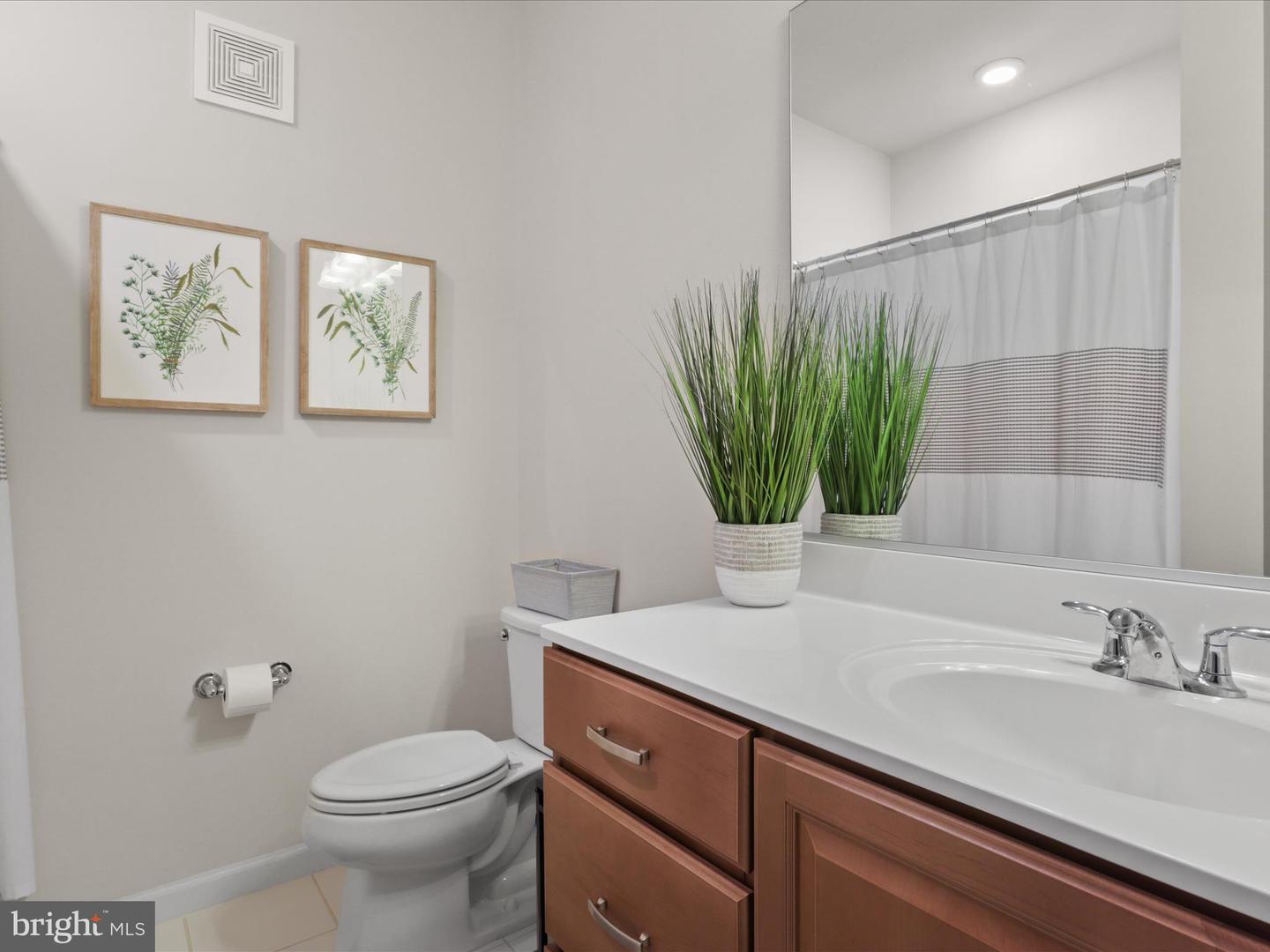 23245 MILLTOWN KNOLL SQ #103, ASHBURN, Virginia 20148, 2 Bedrooms Bedrooms, ,2 BathroomsBathrooms,Residential,For sale,23245 MILLTOWN KNOLL SQ #103,VALO2103026 MLS # VALO2103026