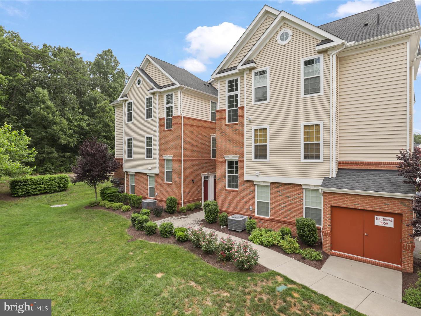 23245 MILLTOWN KNOLL SQ #103, ASHBURN, Virginia 20148, 2 Bedrooms Bedrooms, ,2 BathroomsBathrooms,Residential,For sale,23245 MILLTOWN KNOLL SQ #103,VALO2103026 MLS # VALO2103026