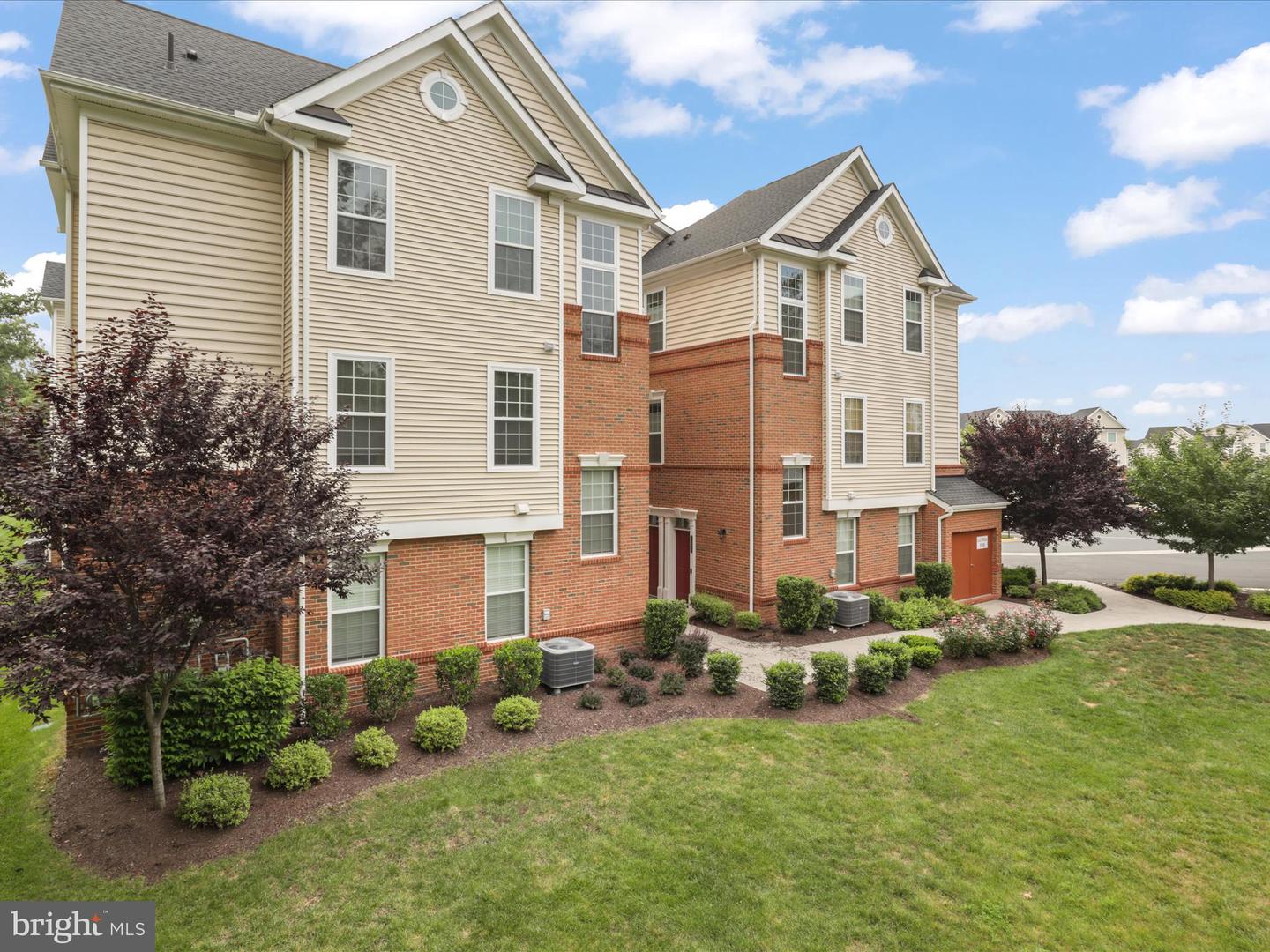 23245 MILLTOWN KNOLL SQ #103, ASHBURN, Virginia 20148, 2 Bedrooms Bedrooms, ,2 BathroomsBathrooms,Residential,For sale,23245 MILLTOWN KNOLL SQ #103,VALO2103026 MLS # VALO2103026