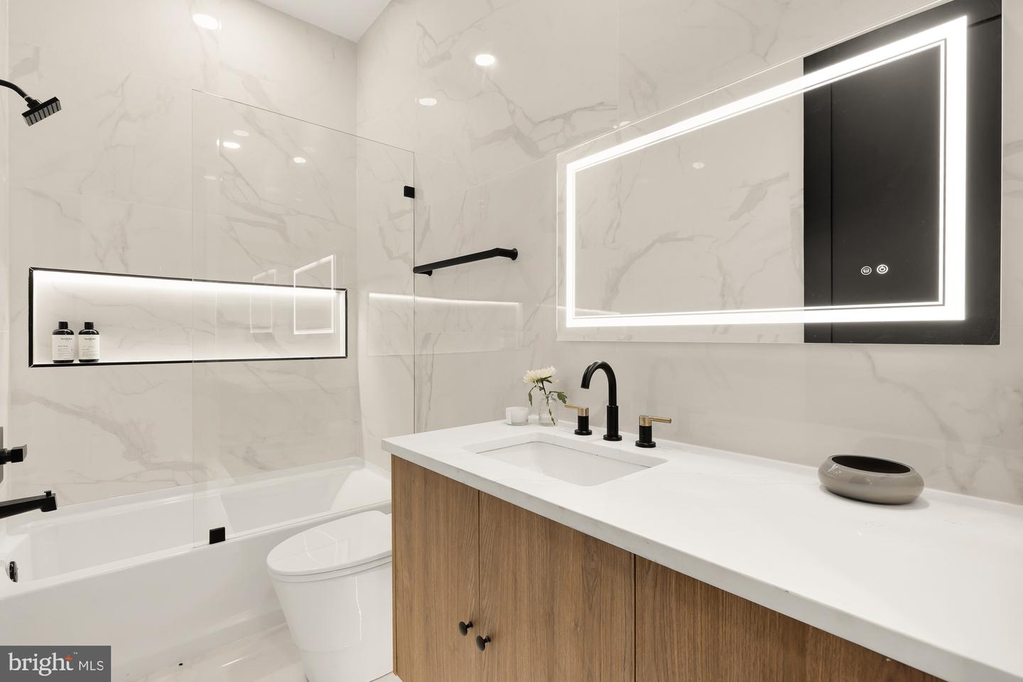 733 EUCLID ST NW #204, WASHINGTON, District Of Columbia 20001, 2 Bedrooms Bedrooms, ,2 BathroomsBathrooms,Residential,For sale,733 EUCLID ST NW #204,DCDC2211780 MLS # DCDC2211780