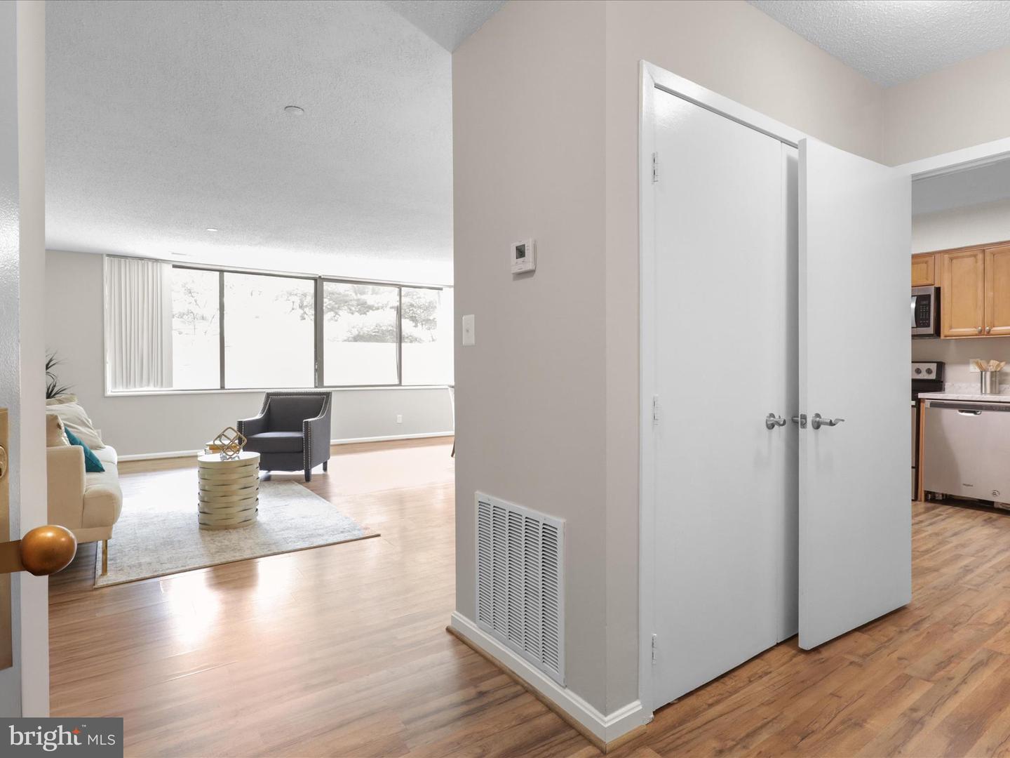 3713 S GEORGE MASON DR #T2W, FALLS CHURCH, Virginia 22041, 3 Bedrooms Bedrooms, ,2 BathroomsBathrooms,Residential,For sale,3713 S GEORGE MASON DR #T2W,VAFX2257230 MLS # VAFX2257230