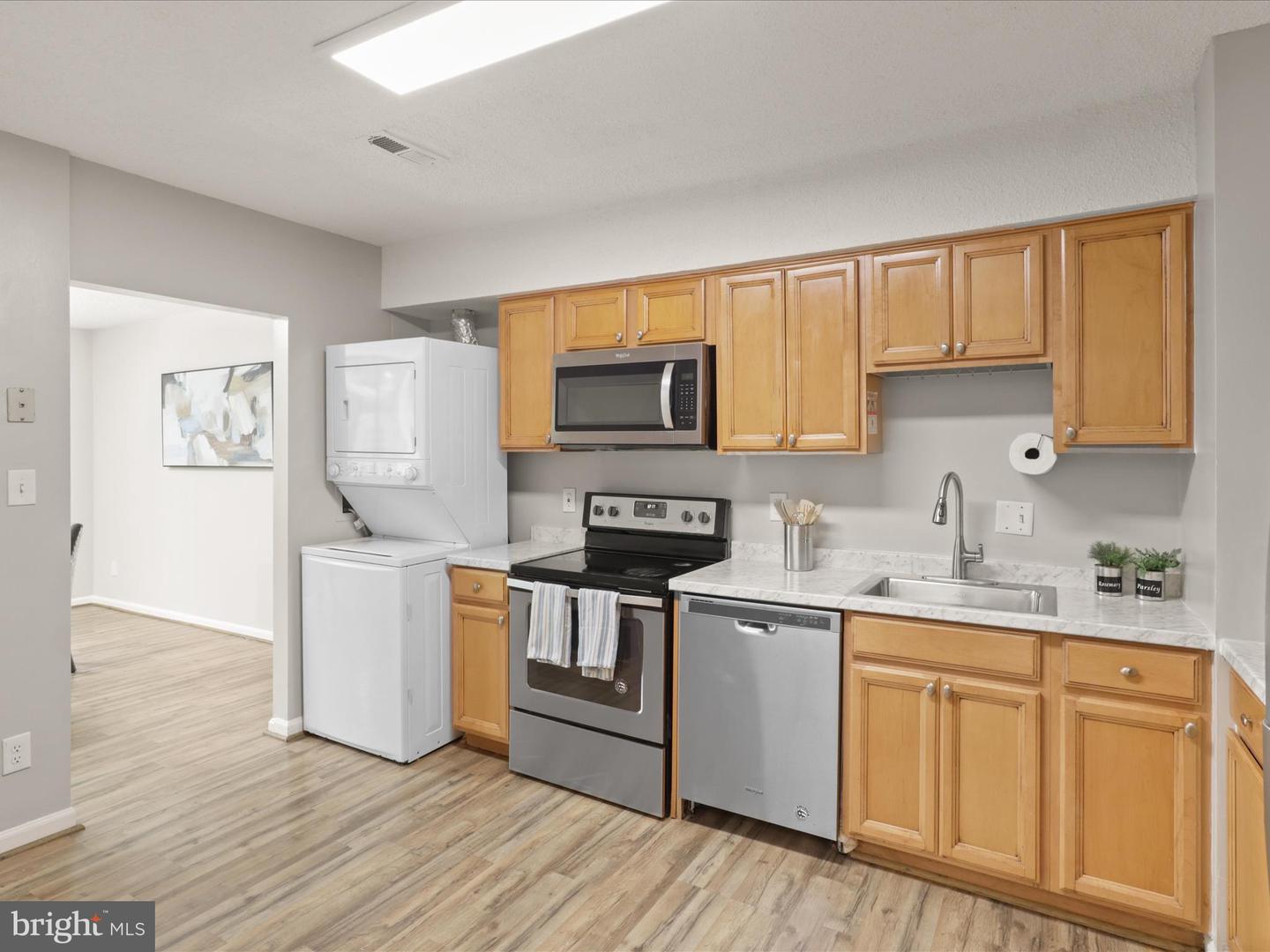 3713 S GEORGE MASON DR #T2W, FALLS CHURCH, Virginia 22041, 3 Bedrooms Bedrooms, ,2 BathroomsBathrooms,Residential,For sale,3713 S GEORGE MASON DR #T2W,VAFX2257230 MLS # VAFX2257230