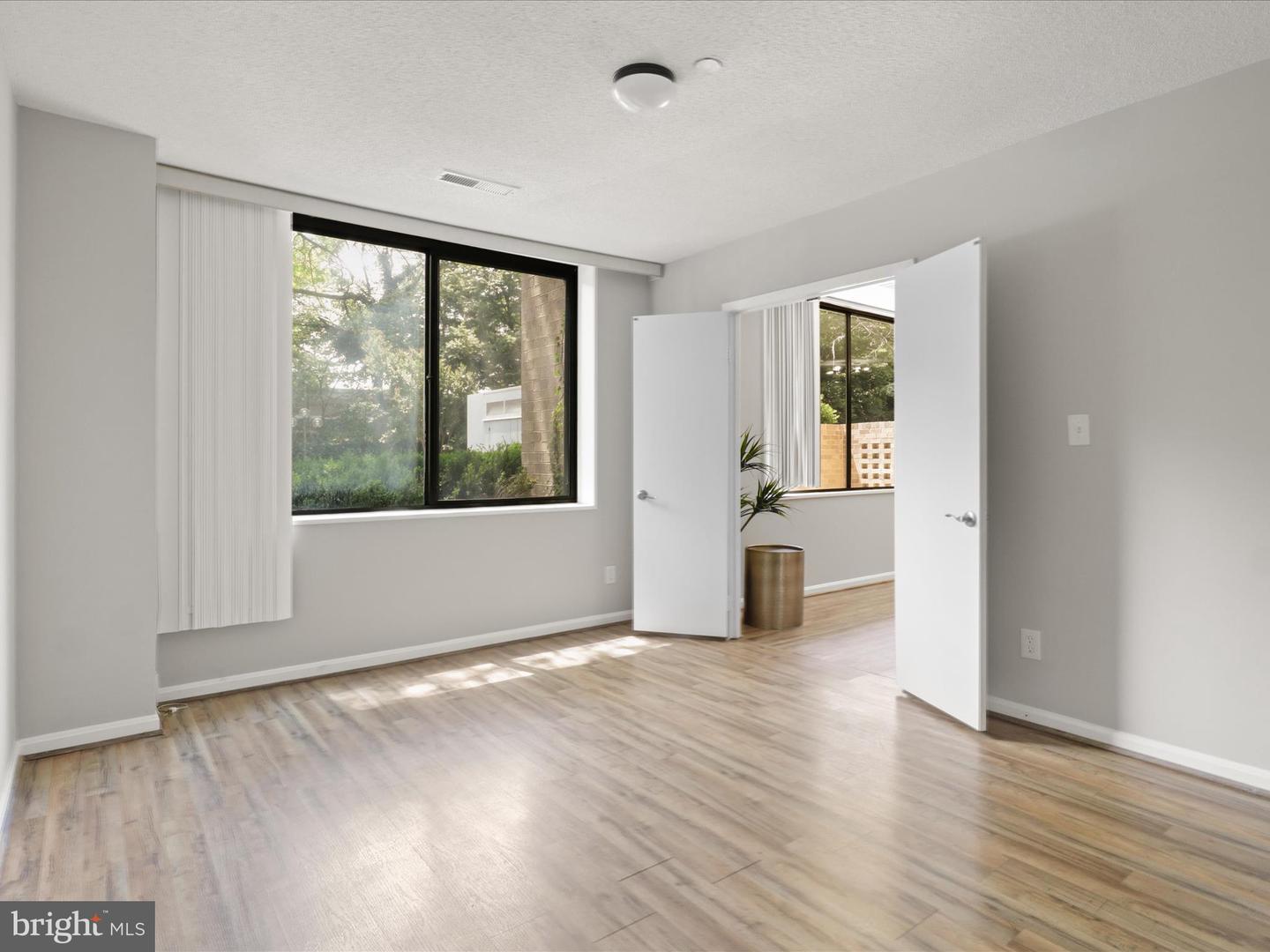 3713 S GEORGE MASON DR #T2W, FALLS CHURCH, Virginia 22041, 3 Bedrooms Bedrooms, ,2 BathroomsBathrooms,Residential,For sale,3713 S GEORGE MASON DR #T2W,VAFX2257230 MLS # VAFX2257230