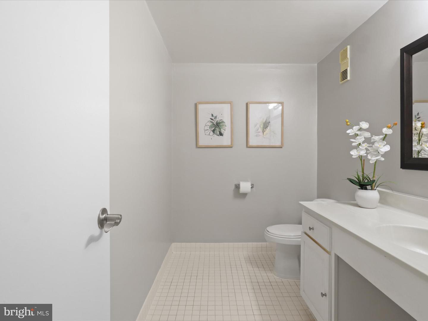 3713 S GEORGE MASON DR #T2W, FALLS CHURCH, Virginia 22041, 3 Bedrooms Bedrooms, ,2 BathroomsBathrooms,Residential,For sale,3713 S GEORGE MASON DR #T2W,VAFX2257230 MLS # VAFX2257230