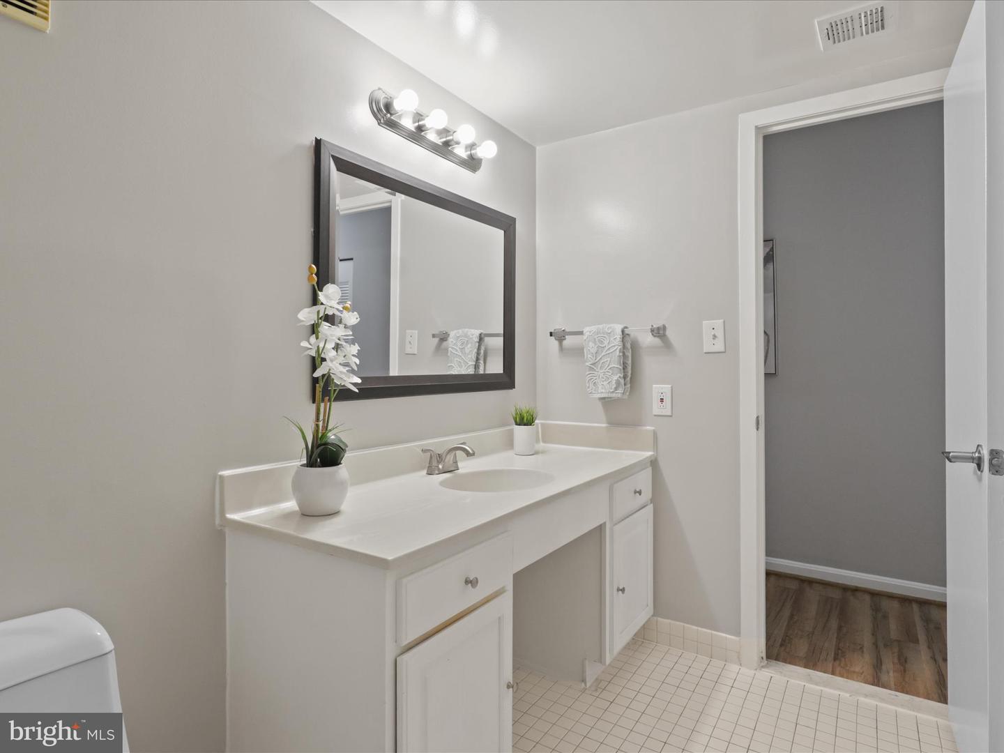 3713 S GEORGE MASON DR #T2W, FALLS CHURCH, Virginia 22041, 3 Bedrooms Bedrooms, ,2 BathroomsBathrooms,Residential,For sale,3713 S GEORGE MASON DR #T2W,VAFX2257230 MLS # VAFX2257230