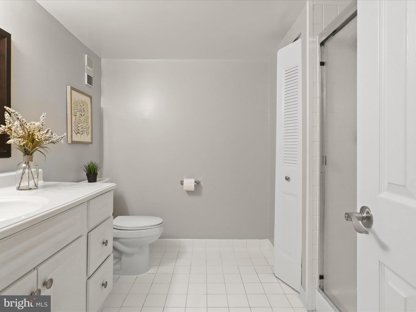 3713 S GEORGE MASON DR #T2W, FALLS CHURCH, Virginia 22041, 3 Bedrooms Bedrooms, ,2 BathroomsBathrooms,Residential,For sale,3713 S GEORGE MASON DR #T2W,VAFX2257230 MLS # VAFX2257230