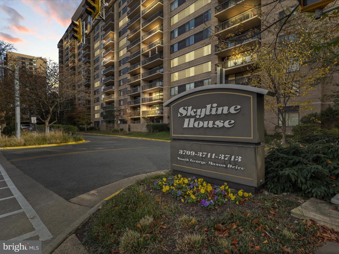 3713 S GEORGE MASON DR #T2W, FALLS CHURCH, Virginia 22041, 3 Bedrooms Bedrooms, ,2 BathroomsBathrooms,Residential,For sale,3713 S GEORGE MASON DR #T2W,VAFX2257230 MLS # VAFX2257230